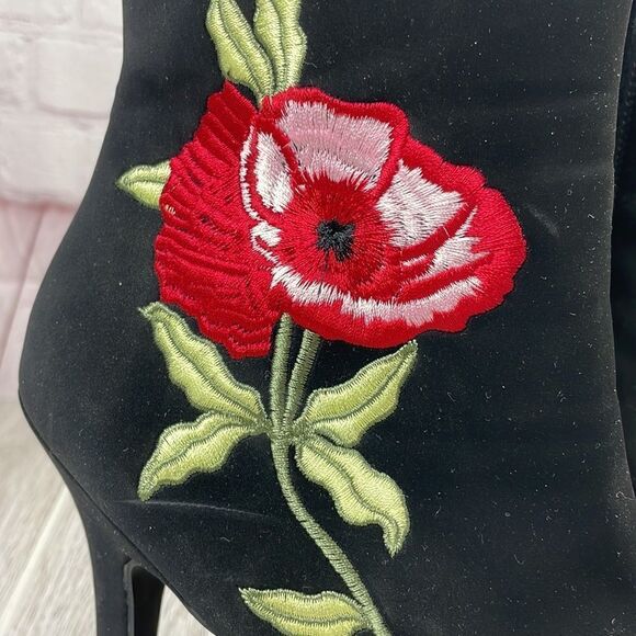 Madeline Stuart Embroidered Floral Stiletto Booties. Women's 8 - Picture 5 of 12